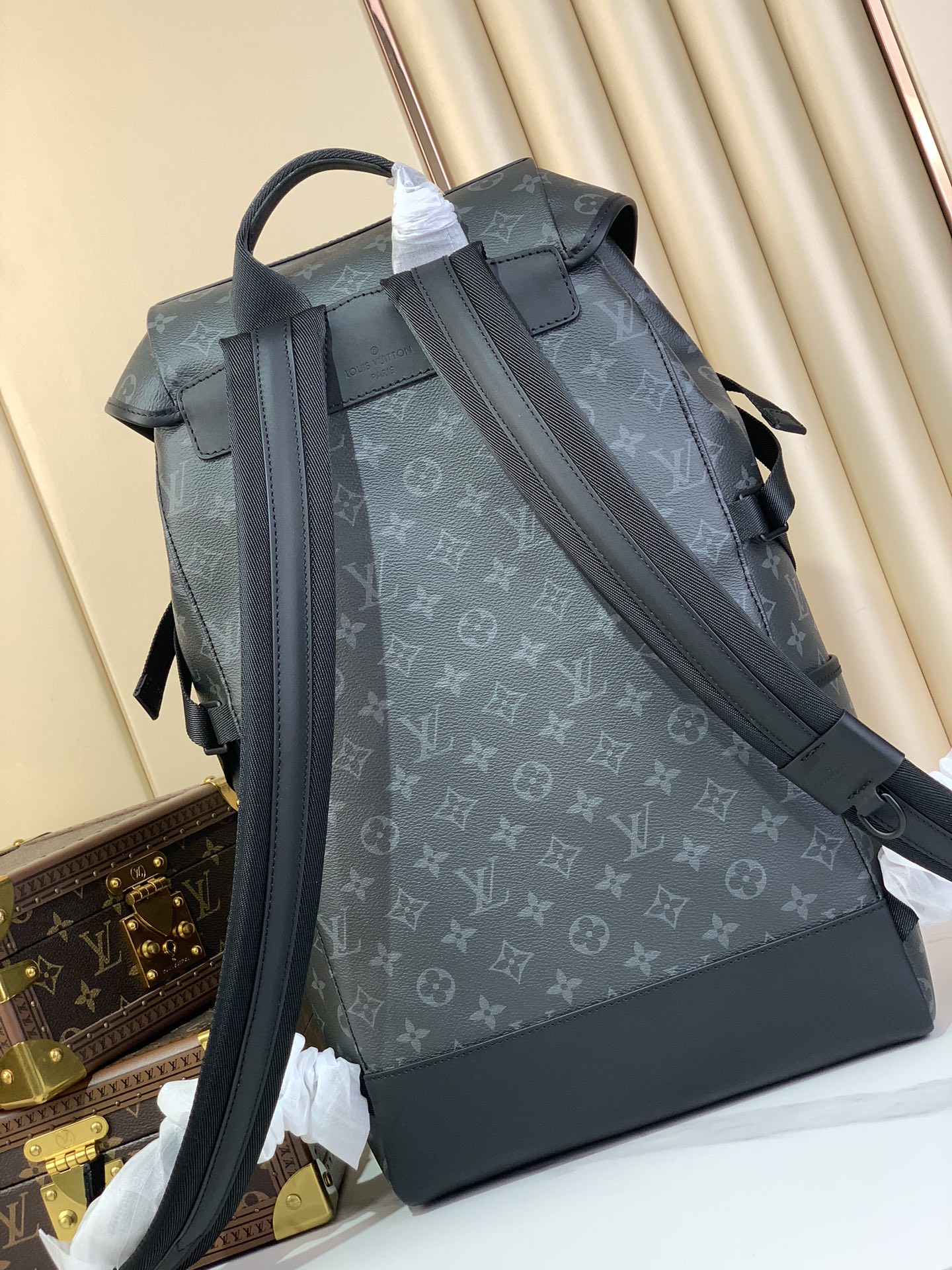 Stylish LOUIS VUITTON MONOGRAM ECLIPSE REVERSE PM in Chic Gray