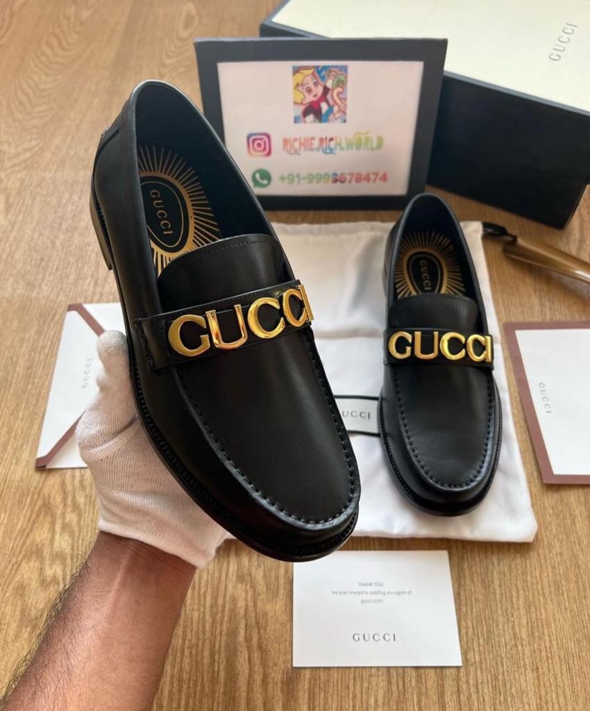 GUCCI || CARA LOGO EMBELLISHED TEXTURED CALF LEATHER LOAFER FOR MEN