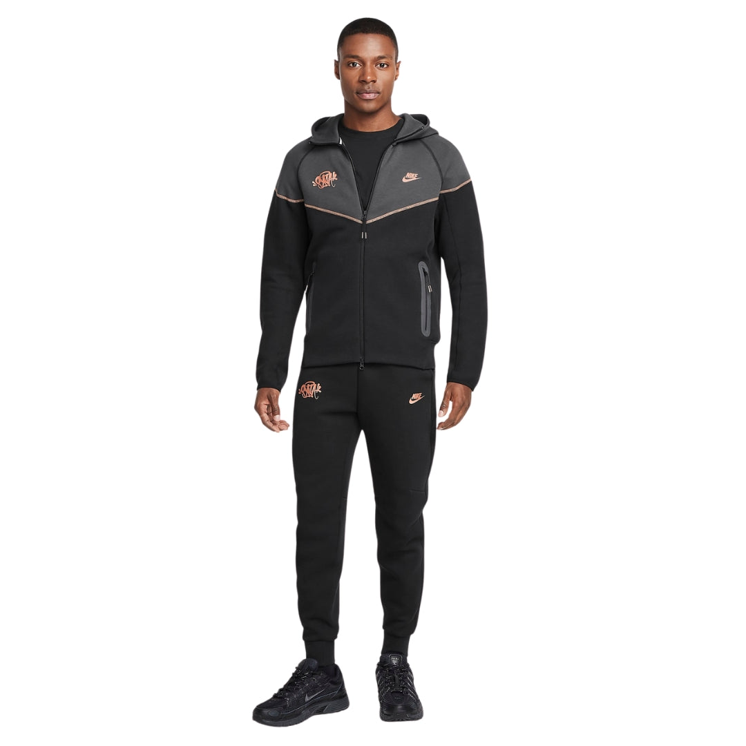 SYNA WORLD X NIKE TECH FLEECE TRACKSUIT - BLACK