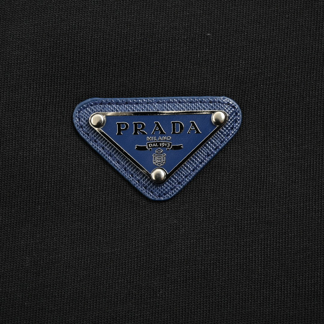 Stylish Prada Milano Logo T-Shirt in Classic Black