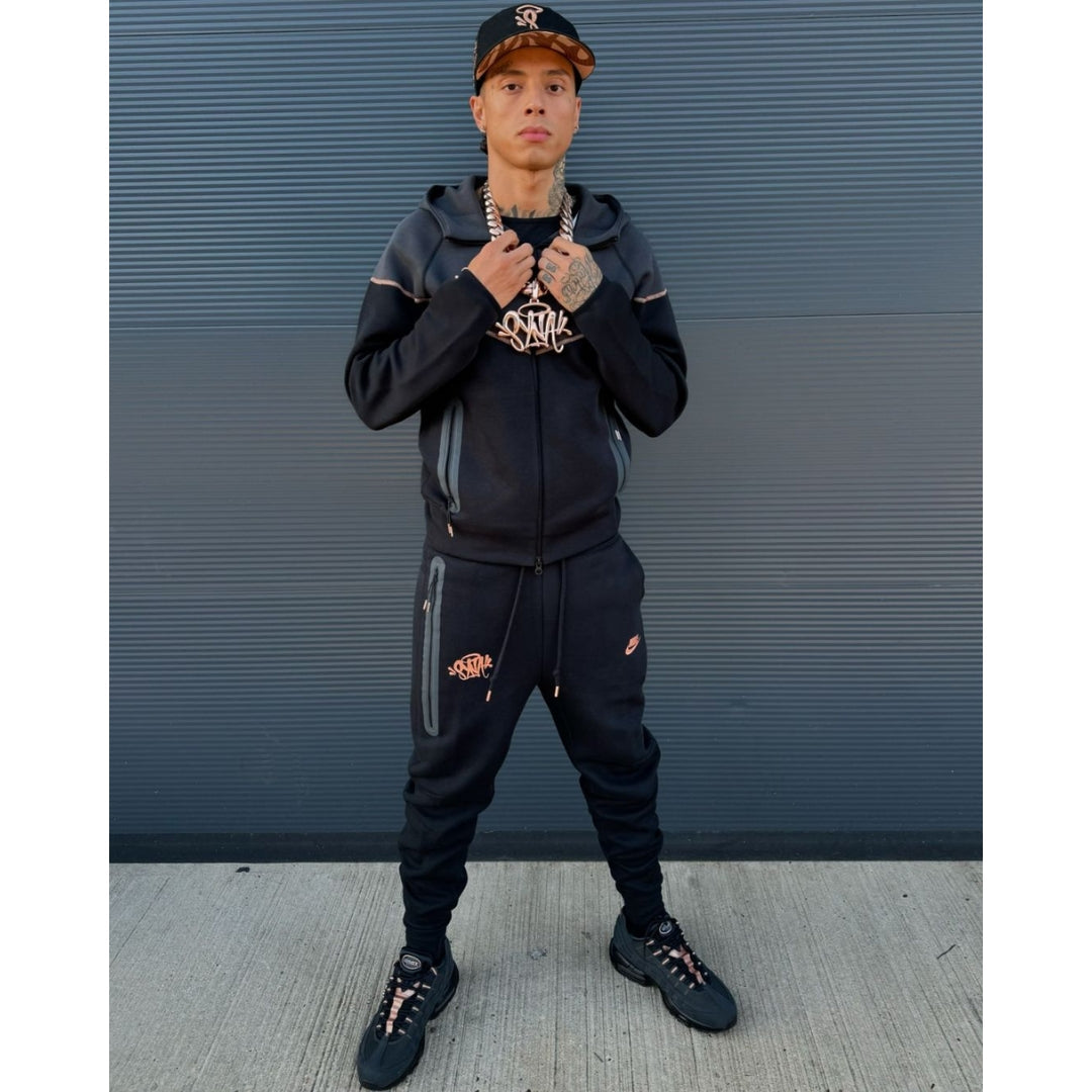 SYNA WORLD X NIKE TECH FLEECE TRACKSUIT - BLACK