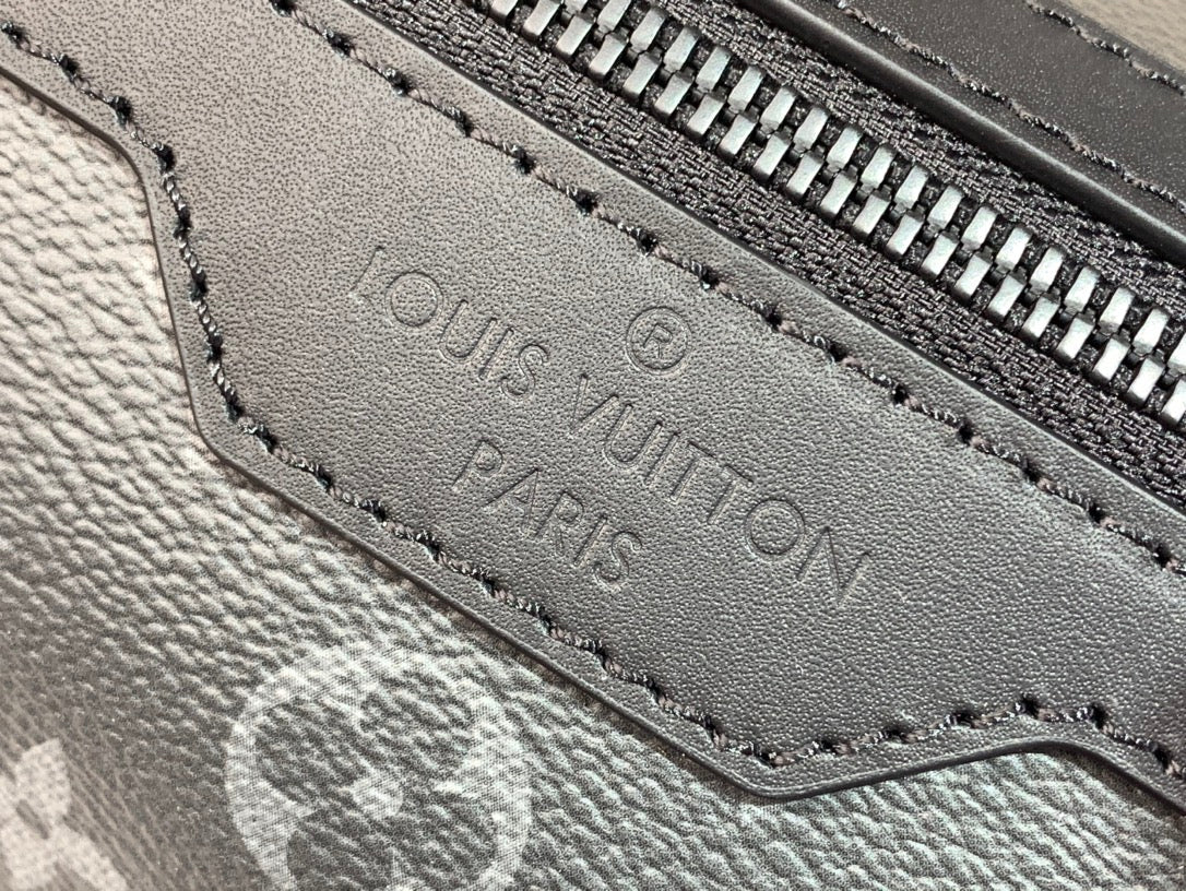 Stylish LOUIS VUITTON MONOGRAM ECLIPSE REVERSE PM in Chic Gray