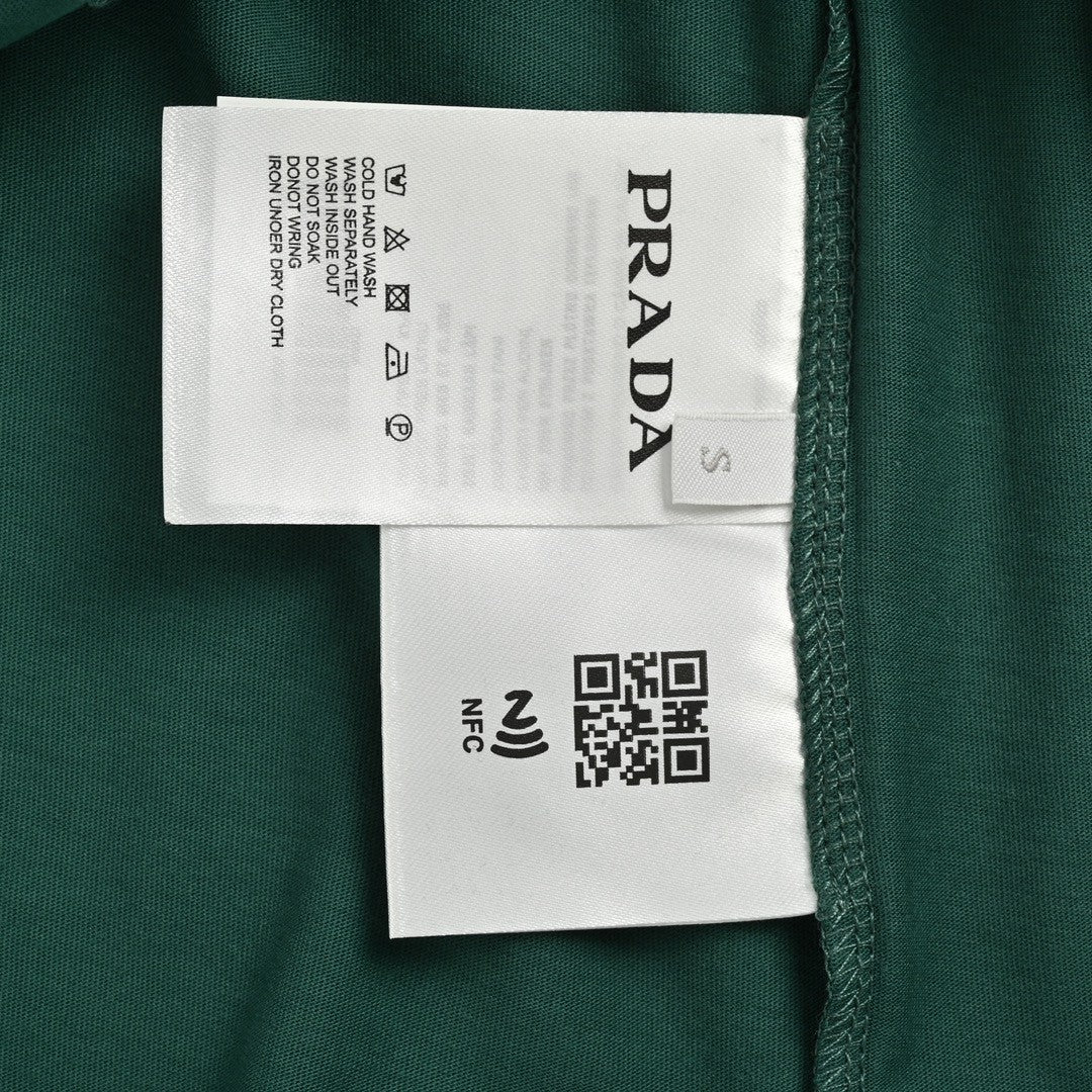 Chic Prada Green T-Shirt with Stylish Contrast Trim