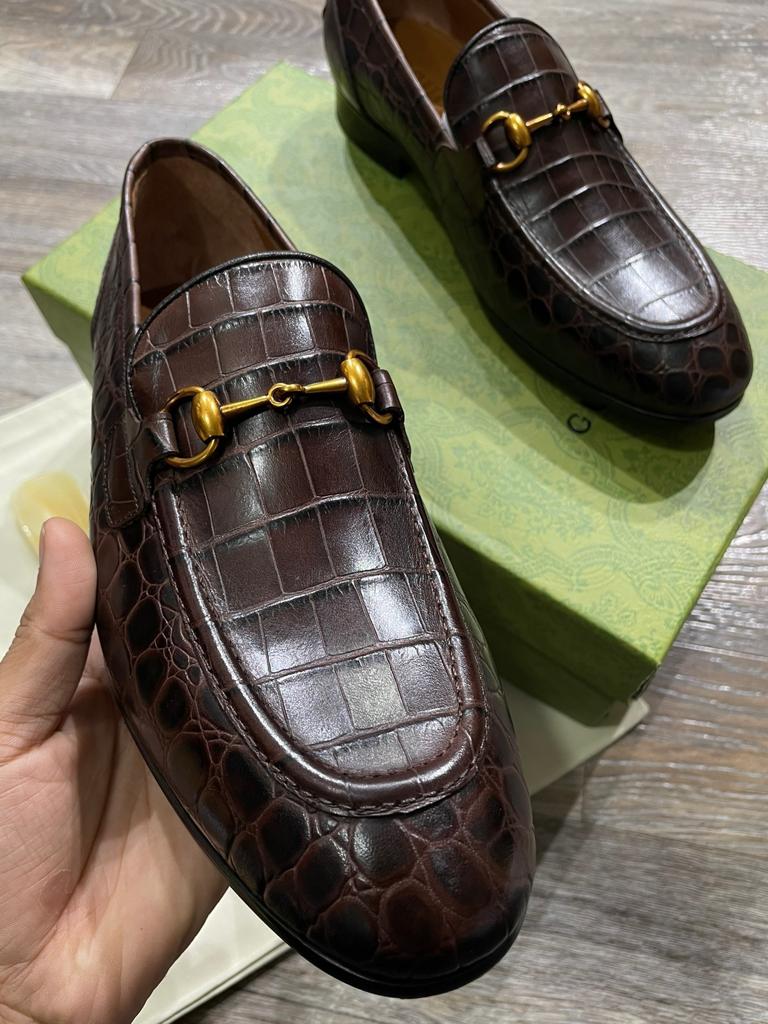 Loafer mit Krokodilmuster