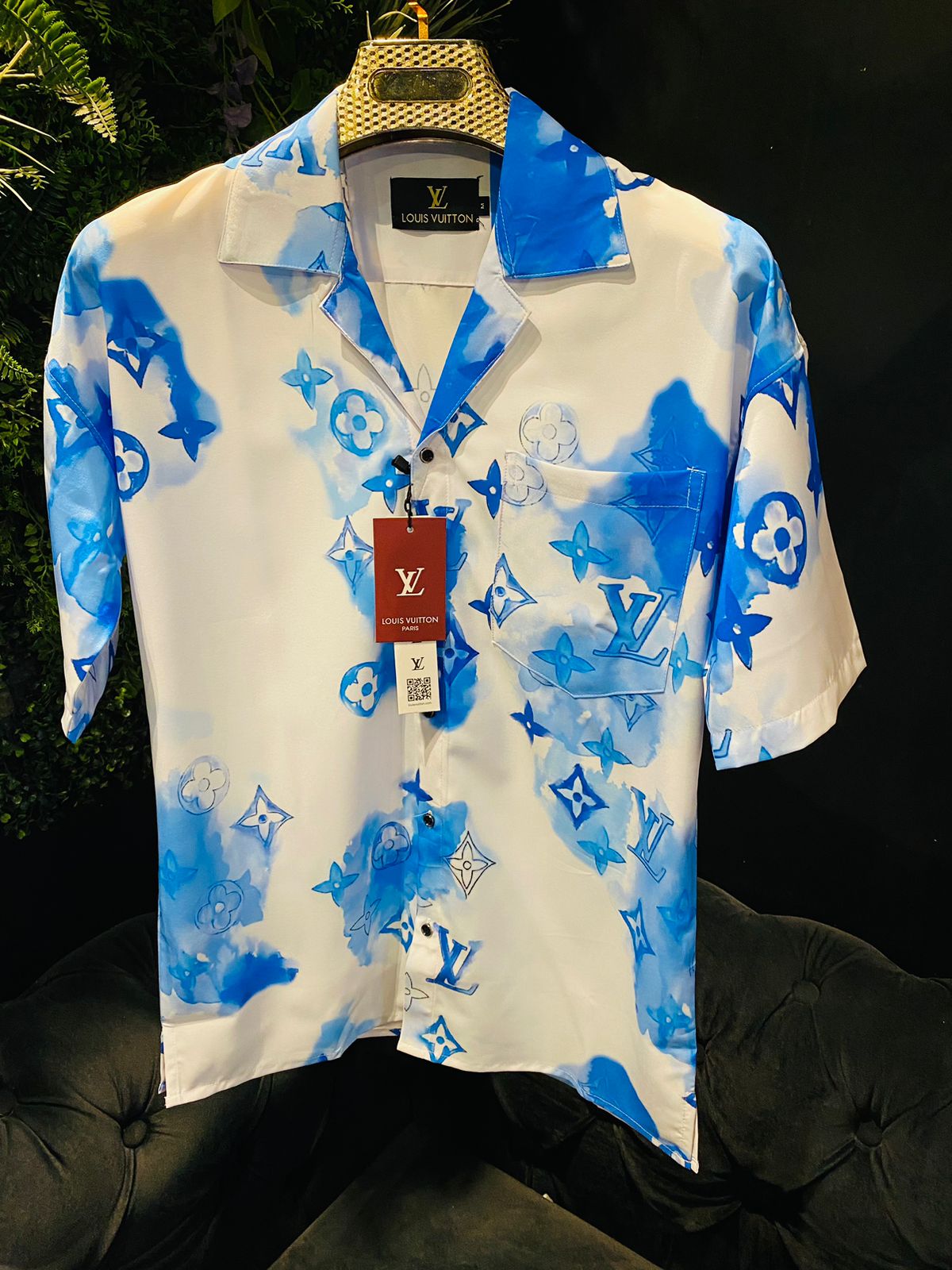 Kurzarm-Poloshirt mit aufgesticktem Aquarell-Monogramm