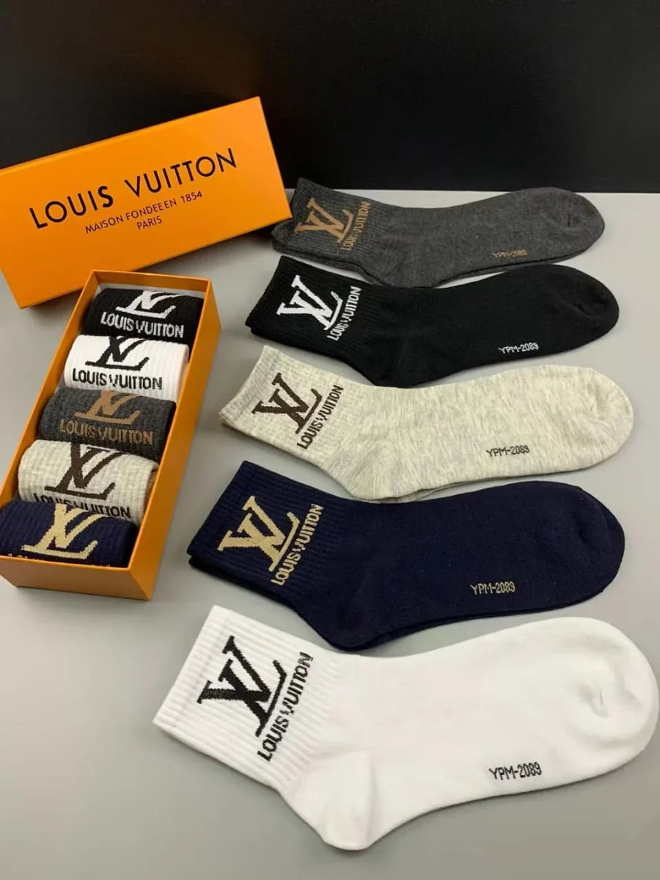 LOUIS VUITTON || LV Monogram Logo Socks (Pack Of Five)