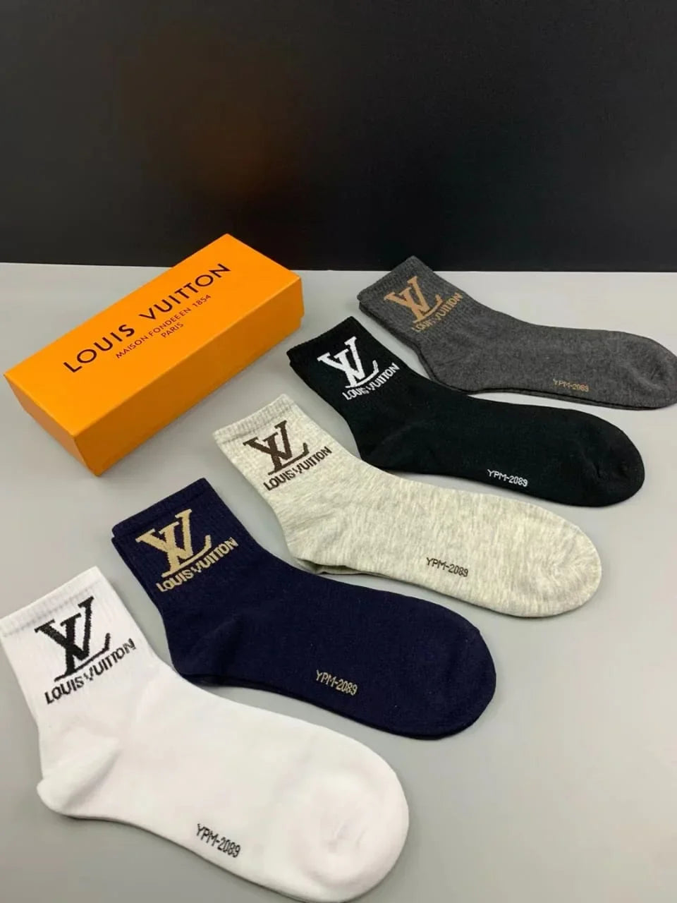 LOUIS VUITTON || LV Monogram Logo Socks (Pack Of Five)