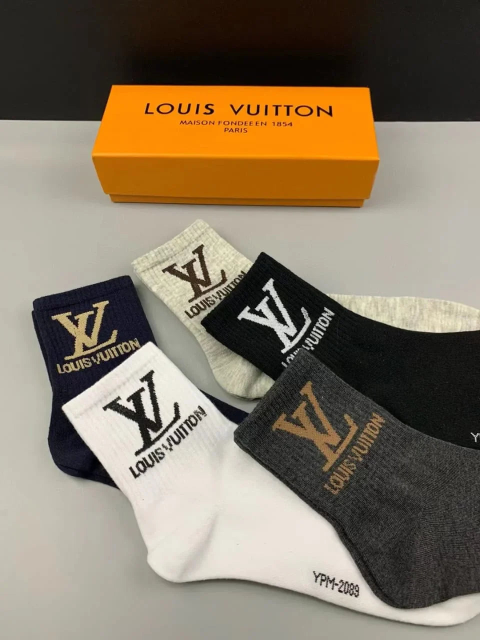 LOUIS VUITTON || LV Monogram Logo Socks (Pack Of Five)