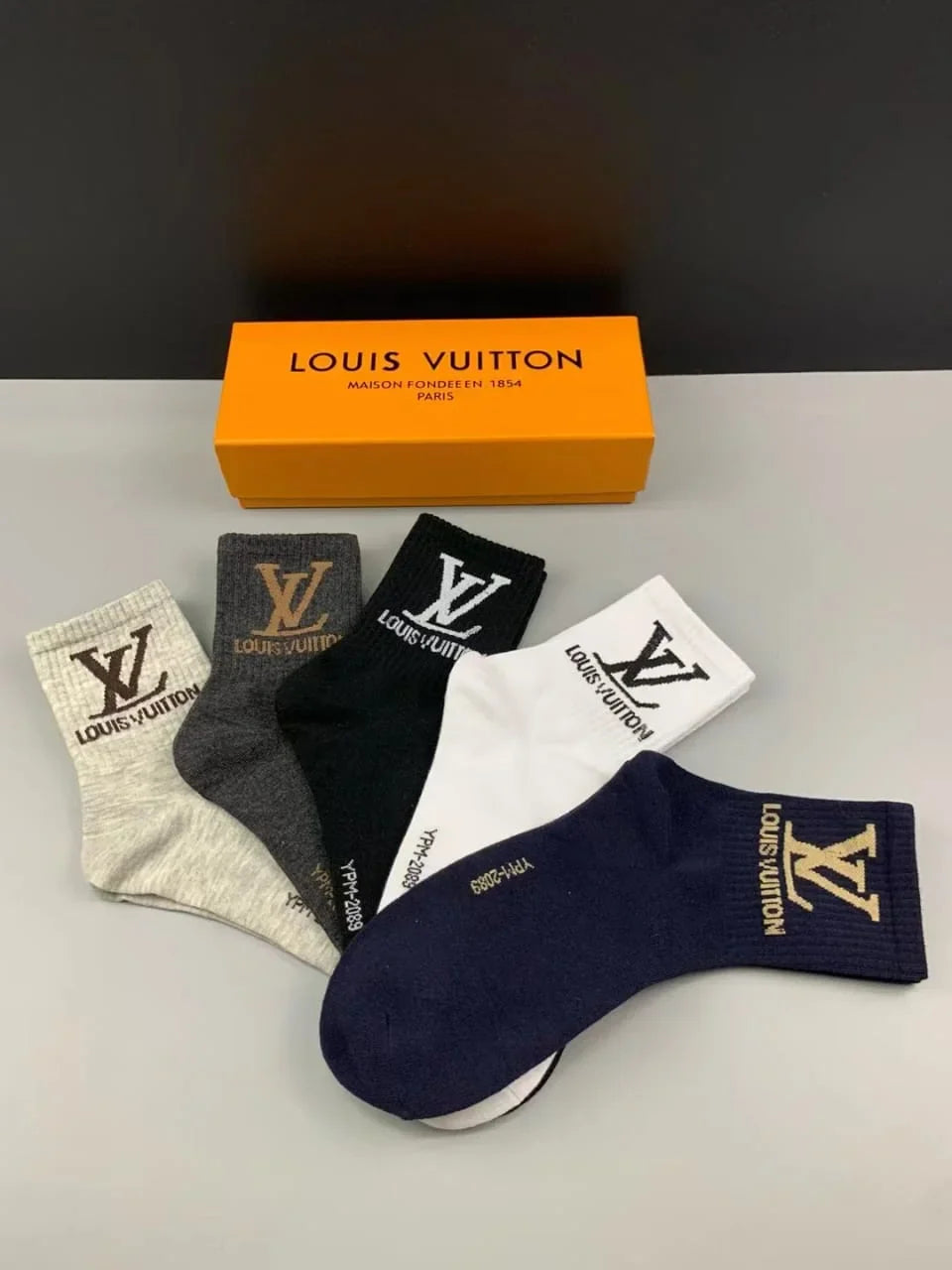 LOUIS VUITTON || LV Monogram Logo Socks (Pack Of Five)