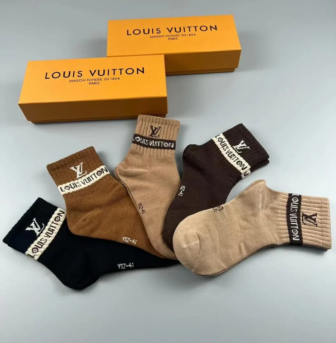 LOUIS VUITTON || Unisex Plain LV Logo Socks Pack Of Five