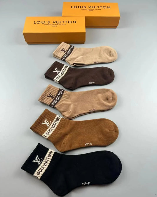 LOUIS VUITTON || Unisex Plain LV Logo Socks Pack Of Five