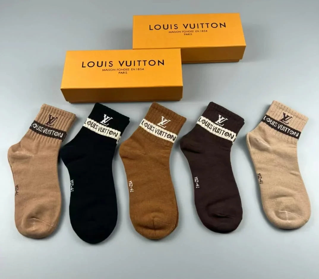 LOUIS VUITTON || Unisex Plain LV Logo Socks Pack Of Five