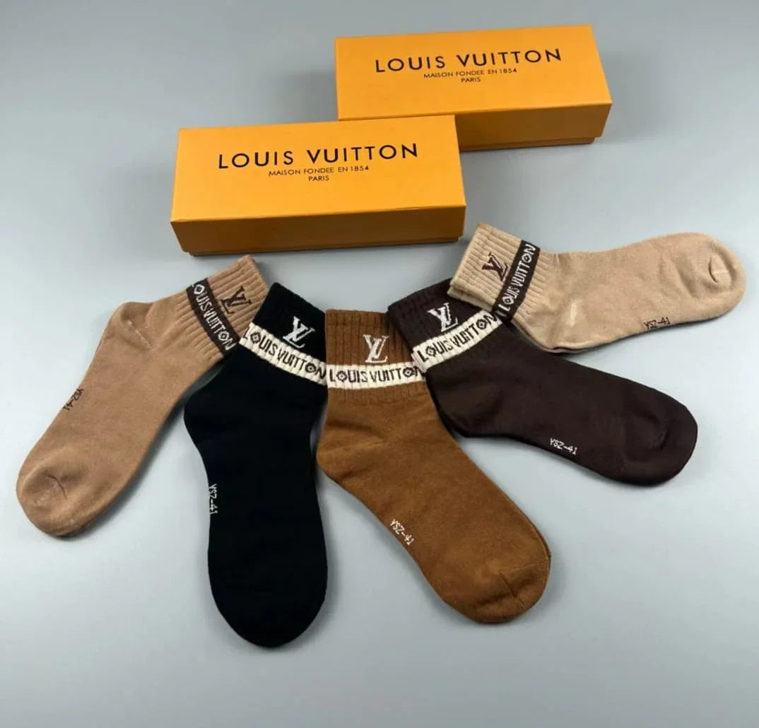 LOUIS VUITTON || Unisex Plain LV Logo Socks Pack Of Five