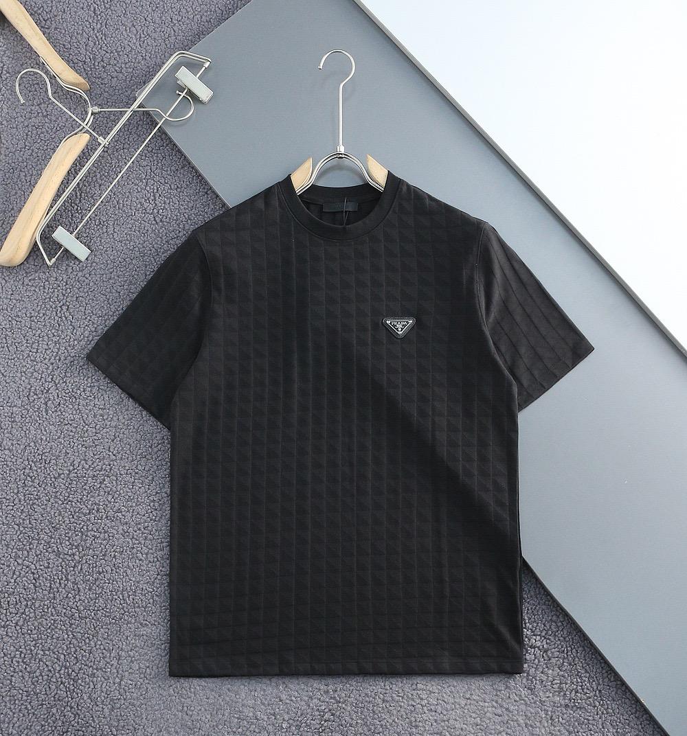 PRADA || Slim Fit Crew Neck Cube Patterned Triangle Metal Logo T-Shirt