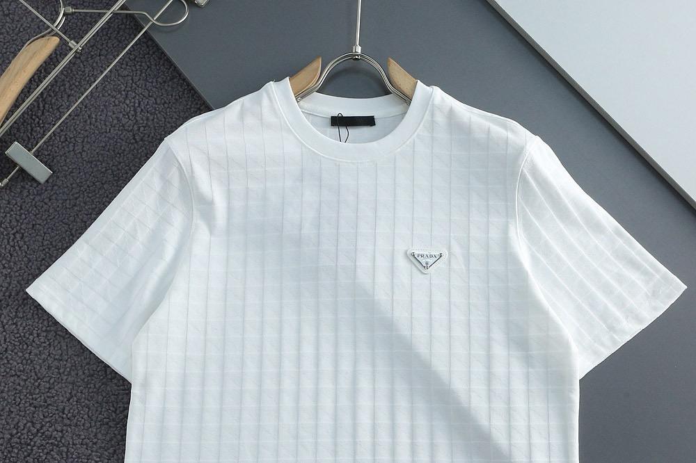 PRADA || Slim Fit Crew Neck Cube Patterned Triangle Metal Logo T-Shirt