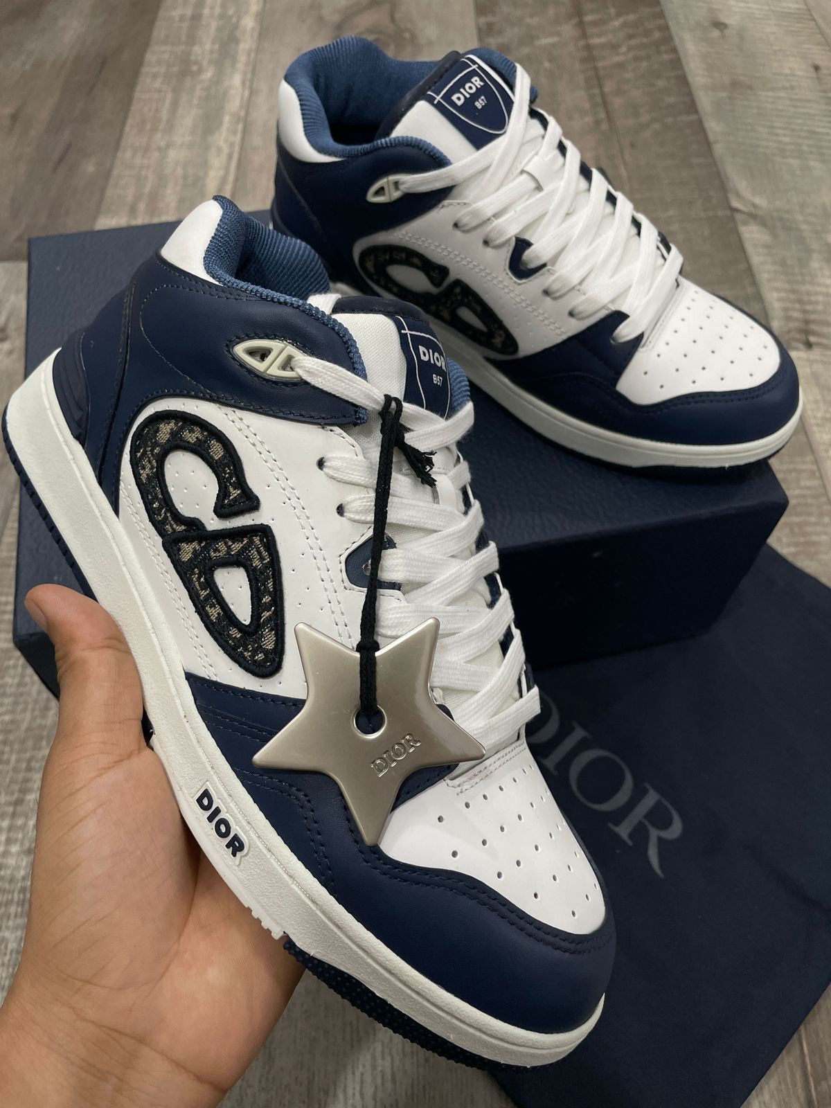 CHRISTIAN DIOR || Mid-Top Sneaker Navy Blue and White Smooth Calfskin Dior Oblique Jacquard