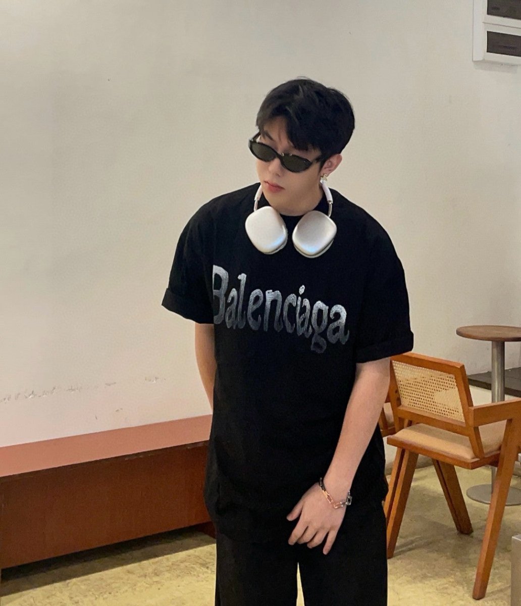 Balenciaga Gradient Logo T-Shirt (Black)