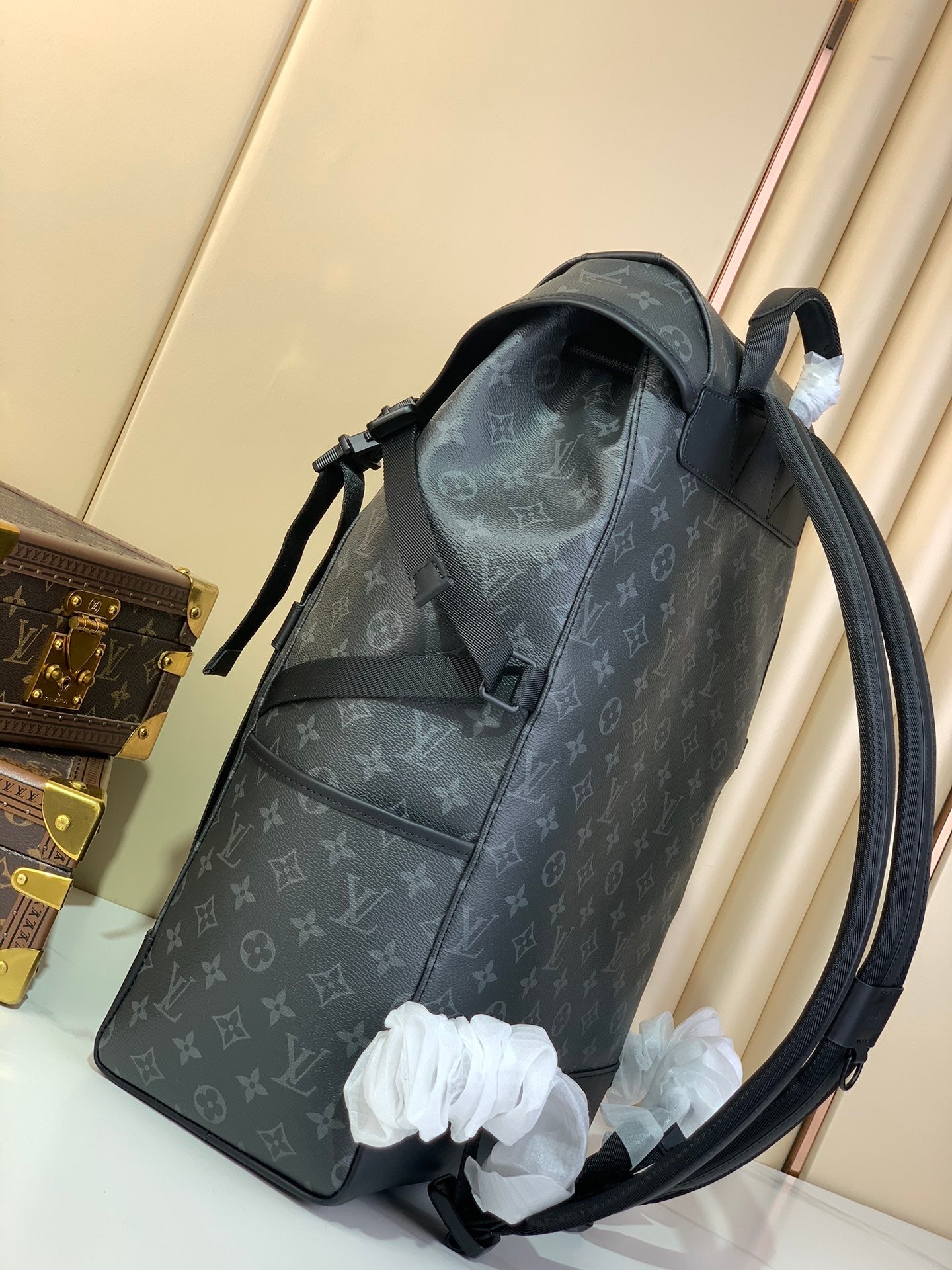 Stylish LOUIS VUITTON MONOGRAM ECLIPSE REVERSE PM in Chic Gray