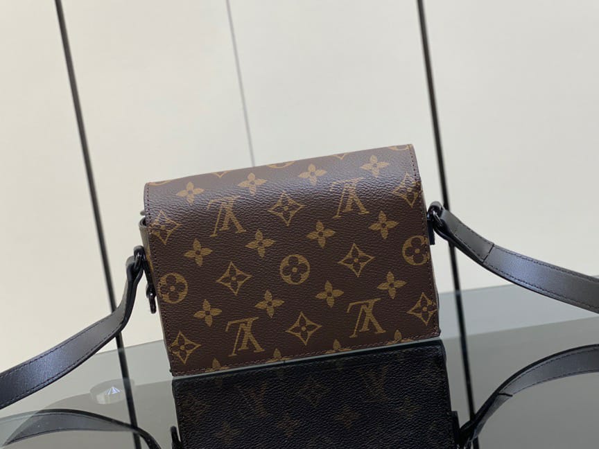 LOUIS VUITTON | Steamer Wearable Wallet Sling Bag