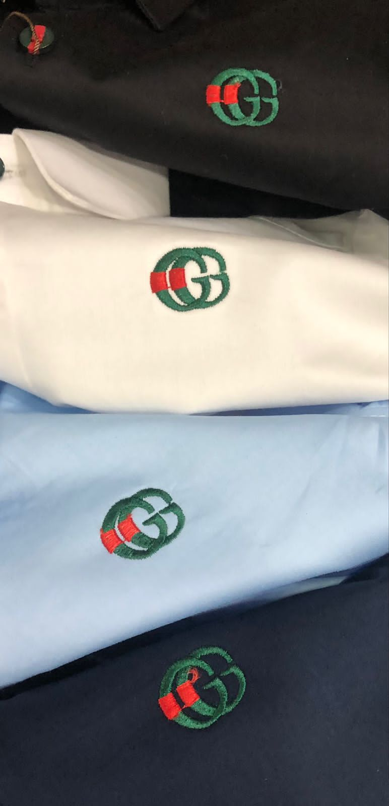 Hochwertiges Kinder-Shirt mit geprägtem Logo