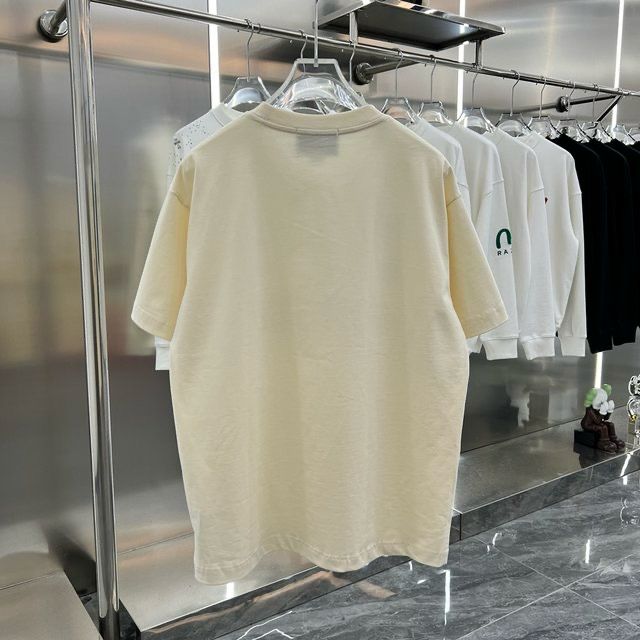 GUCCI || Moto Logo Round Neck Drop Shoulder Beige T-shirt