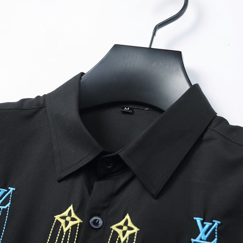 LOUIS VUITTON || Shirt V-Neck Embroidery Logo Printed Pattern / BLACK