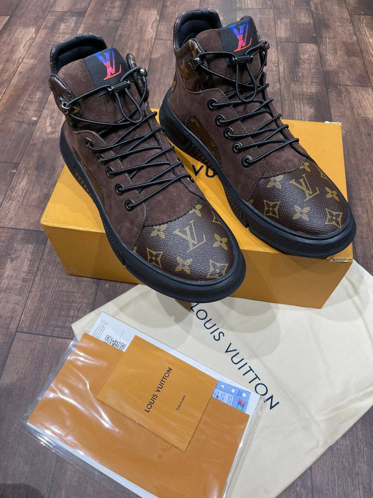 LOUIS VUITTON RIVOLI MONOGRAM BROWN SNEAKER