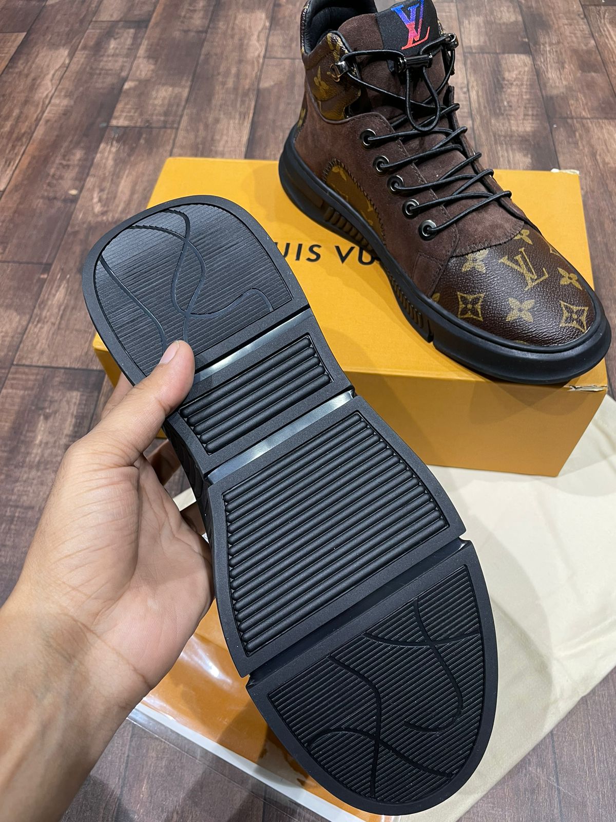 LOUIS VUITTON RIVOLI MONOGRAM BROWN SNEAKER