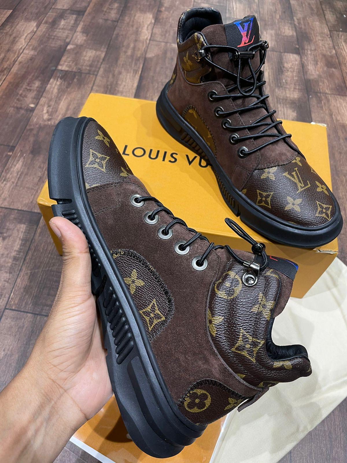 LOUIS VUITTON RIVOLI MONOGRAM BROWN SNEAKER