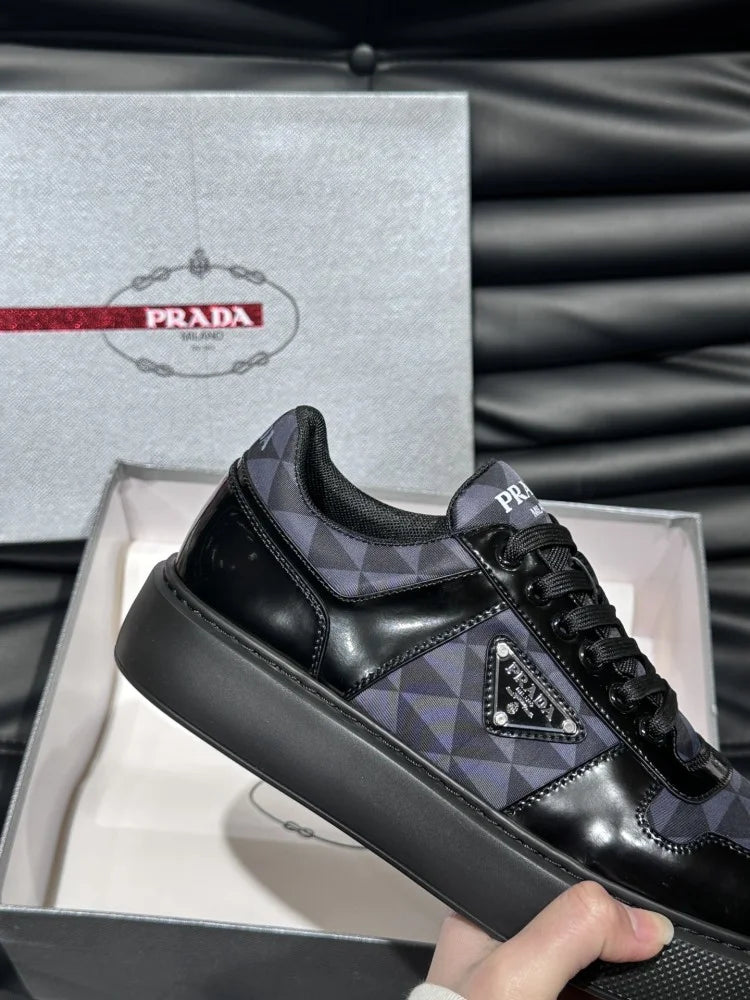 PRADA || Downtown Re-Nylon Low-Top Sneaker / Black