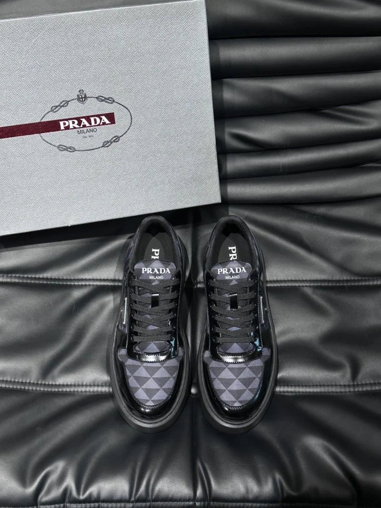 PRADA || Downtown Re-Nylon Low-Top Sneaker / Black